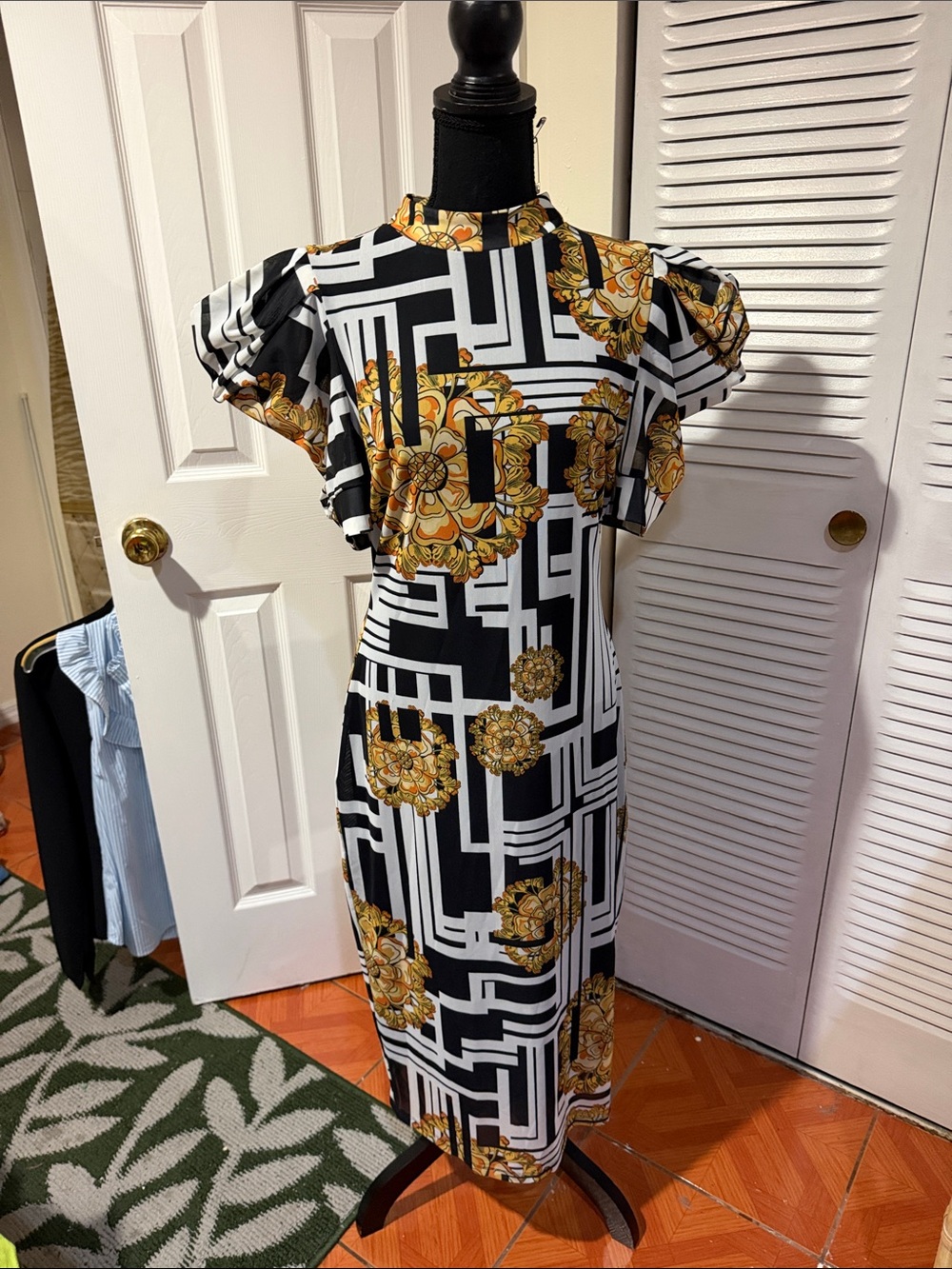 Black & Gold Floral-Print Midi Dress with Short Sleeves